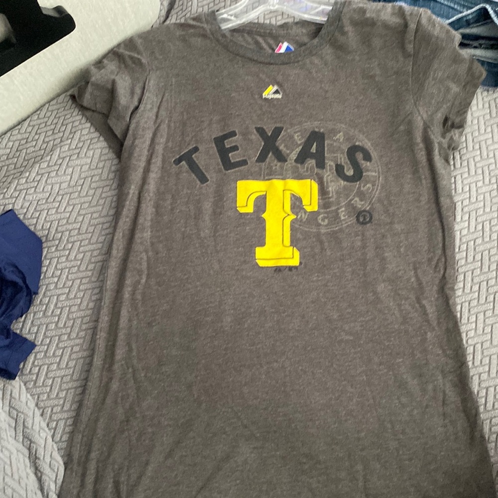 Small women’s Texas rangers tee. Gray and lime green. Official merch